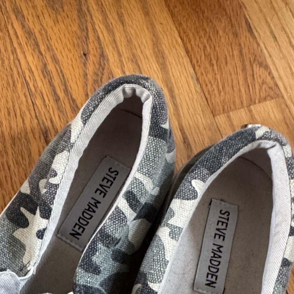 Steve Madden Womens Camouflage Slip-On Shoes - Picture 3 of 4